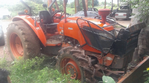 ขาย รถไถ KUBOTA M7040 ปี 51 เอกสารเล่มทะเบียน อุปกร์มีใบดันหน้า และผาน 5