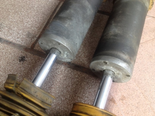 โช้คเเต่ง HKS คู่หลังสไลดกระบอกได้เก่าญี่ปุ่นเเท้สภาพดัเเห้งๆไม่ได้ล้างคู่ละ