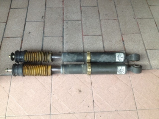 โช้คเเต่ง HKS คู่หลังสไลดกระบอกได้เก่าญี่ปุ่นเเท้สภาพดัเเห้งๆไม่ได้ล้างคู่ละ