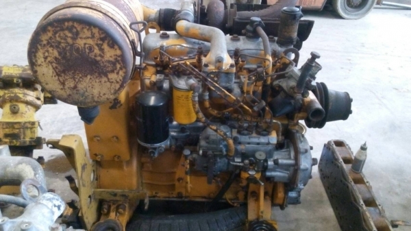 ขายเครื่องรถแมคโค S-4-D-105-5 และ ปั้มสามตอน  13 ฟัน ของเก่านอกสภาพสวยขายไม่แพงครับ