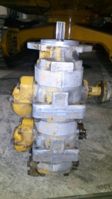 ขายเครื่องรถแมคโค S-4-D-105-5 และ ปั้มสามตอน  13 ฟัน ของเก่านอกสภาพสวยขายไม่แพงครับ