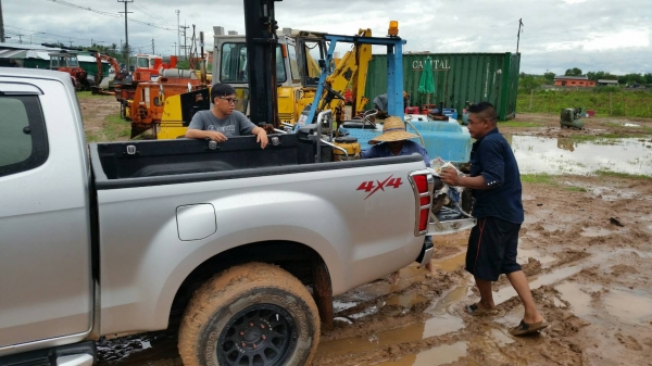 tractor-backhoe ส่งเครื่องตบแบบจิงโจ้กระโดดไประยองครับ ขอบคุณมากครับ