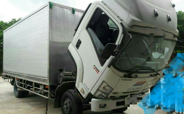 ขายดาวน์ 200,000บ หกล้อ อีซูชุ FRR 210ปี57 ช่วงยาว5.80ม ตู้เปียก สภาพดีสวยบางเดิมๆไม่มีชน ง่ายๆ เปลี่ยนสัณญา เช้า-ซื้อ รับรถกลับบ้านเลยครับ รถสวยเดิมๆน่าใช้