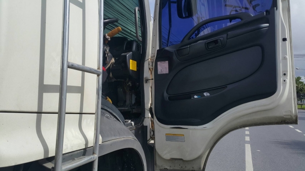 Hino 344 พ่วงหางสามเพลา ดั้ม 22 ล้อ รถบ้านมือเดียวออกห้างคะ Hino 344 พ่วงหางสามเพลา ดั้ม 22 ล้อ รถบ้านมือเดียวออกห้างคะ