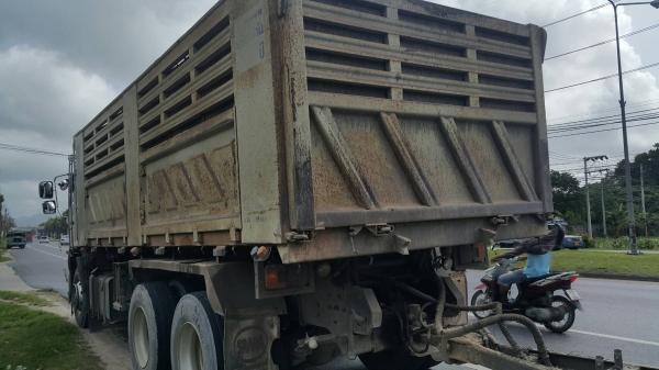 Hino 344 พ่วงหางสามเพลา ดั้ม 22 ล้อ รถบ้านมือเดียวออกห้างคะ Hino 344 พ่วงหางสามเพลา ดั้ม 22 ล้อ รถบ้านมือเดียวออกห้างคะ