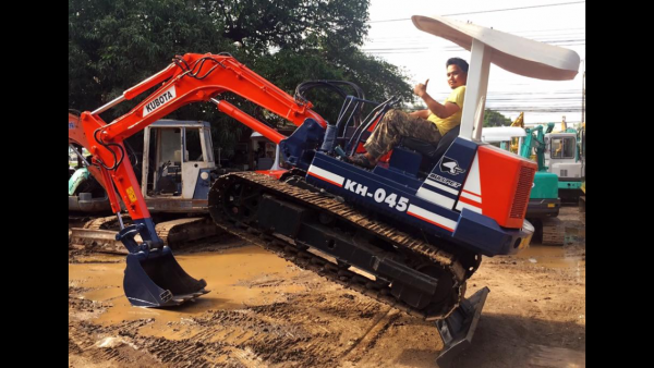 ขายรถขุดKUBOTA KH-045 ขนาดเทียบเท่าPC50(พร้อมลายหัวกระแทก)เก่านอกแท้ญี่ปุ่น(มีเอกสารแจ้งจำหน่าย-โอนลอย)ไม่เคยใช้งานในไทยคับ