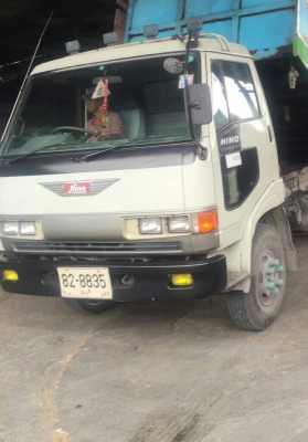 หกล้อ ฮีโน่ FC120ปี40ซุปเปอร์เสีย ดั้มกะบะเรส หัวเก๋งสวยบางสีเดิมๆพายในครบ แอร์เย็นๆ สภาพพร้อมใช้รถวิ่งงานประจำ เล่มทะเบียนพร้อมโอน ขายราคาเบาะ 325,000บ เหมาะสำหรับนักปั้น ครับ