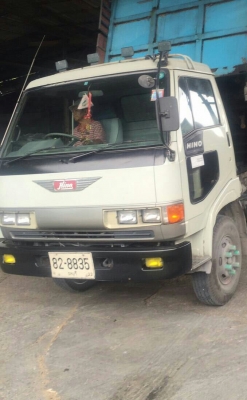 หกล้อ ฮีโน่ FC120ปี40ซุปเปอร์เสีย ดั้มกะบะเรส หัวเก๋งสวยบางสีเดิมๆพายในครบ แอร์เย็นๆ สภาพพร้อมใช้รถวิ่งงานประจำ เล่มทะเบียนพร้อมโอน ขายราคาเบาะ 325,000บ เหมาะสำหรับนักปั้น ครับ