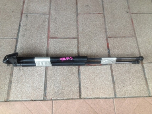 โช้คฝาท้าย TOYOTA ยาริส เก่าญี่ปุ่นเเท้สภาพดีคู่ละ