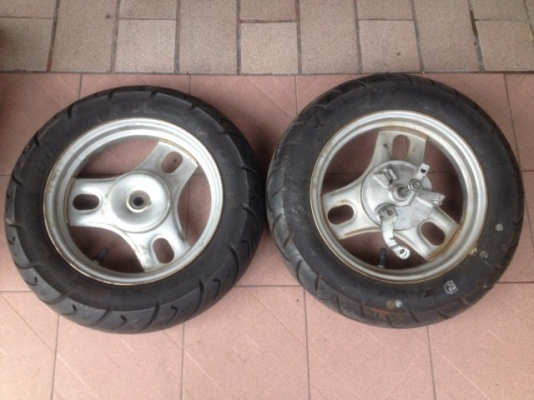 ล้อติดยางดุมเบรค HONDA DIO ZX ยางสวยๆดอกเต็มใช้งานได้ยาวๆเก่าญี่ปุ่นเเท้