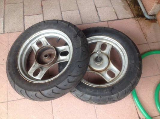 ล้อติดยางดุมเบรค HONDA DIO ZX ยางสวยๆดอกเต็มใช้งานได้ยาวๆเก่าญี่ปุ่นเเท้
