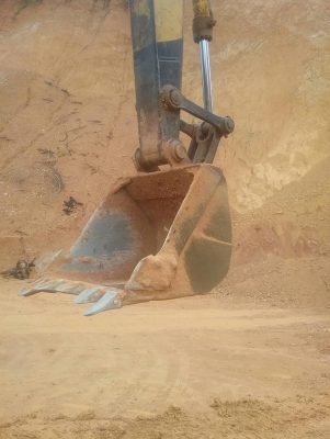 ขายรถแบคโฮ KOMATSU PC200-5 ระบบไฟเต็ม คอลโทรลสั้น เอกสารเล่มทะเบียน ราคา 570000