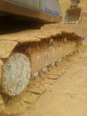 ขายรถแบคโฮ KOMATSU PC200-5 ระบบไฟเต็ม คอลโทรลสั้น เอกสารเล่มทะเบียน ราคา 570000