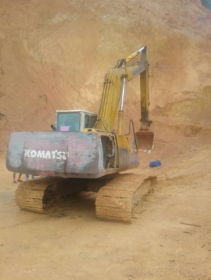 ขายรถแบคโฮ KOMATSU PC200-5 ระบบไฟเต็ม คอลโทรลสั้น เอกสารเล่มทะเบียน ราคา 570000