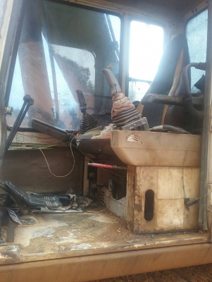 ขายรถแบคโฮ KOMATSU PC200-5 ระบบไฟเต็ม คอลโทรลสั้น เอกสารเล่มทะเบียน ราคา 570000