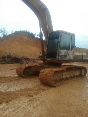 ขายรถแบคโฮ KOMATSU PC200-5 ระบบไฟเต็ม คอลโทรลสั้น เอกสารเล่มทะเบียน ราคา 570000