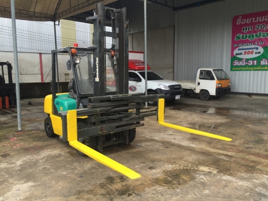 ขายโฟล์คลิฟท์โคมัตสุ KOMATSU 2.5ตัน  เสายกได้สูง4เมตร เครื่องยนต์ดีเซล งาซไลด์ซ้ายขวาได้ สภาพใช้งานน้อยพร้อมใช้