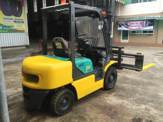 ขายโฟล์คลิฟท์โคมัตสุ KOMATSU 2.5ตัน  เสายกได้สูง4เมตร เครื่องยนต์ดีเซล งาซไลด์ซ้ายขวาได้ สภาพใช้งานน้อยพร้อมใช้