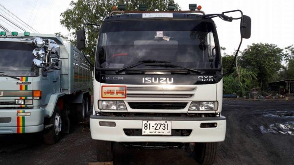 ขายครับ 270 ปี 49 สภาพสวย พร้อมใช้งาน เครื่องเดิม เกียร์เดิม มีระบบลากพ่วง เอกสารเล่มทะเบียนพร้อมโอน ราคา 1,750,000 ต่อรอง ไฟแนนซ์จัดได้ประมาณ 1,400,000 สนใจติดต่อ 0845672050