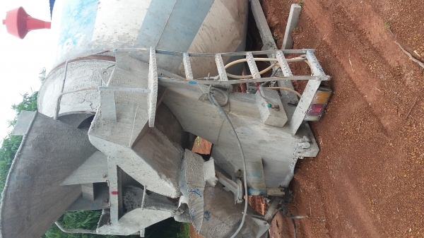 ขายโม่ติดหลังรถบรรทุก 7 คิว มี3ตัว ส่งให้ฟรี ขายโม่ติดหลังรถบรรทุก 7 คิว มี3ตัว ส่งให้ฟรี