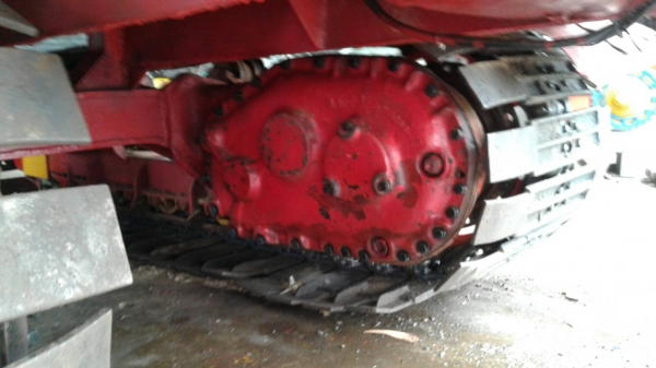 ขายรถเกี่ยวข้าวไทยเส็ง บิ้วใหม่ทังคัน ทำปากไหม่ ทำคอไหม่ ทำตู้ไหม่ อัดโซ่ไหม่ 2 ข้าง เช็คลูกปืนตัวเดินไหม่ เครื่องอีซูสุ 240ไม่มีโบ ปั้มไดกิ้น 23 ตัวเดิน  200 ระบบเกี่ยวแบบปั้มไฮดอลิก มีคายคอ ราคาต่อรองได้ 0929264063