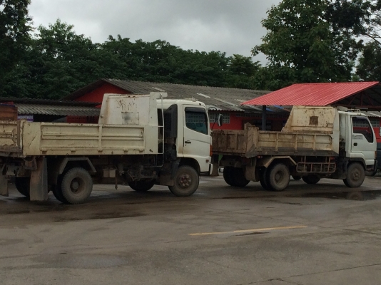 ขายรถหกล้อดัมพ์ HINO MEGA FC4J เครื่อง 144 แรงม้า ปี47 รถสวยพร้อมใช้งานกระบะดัมพ์สามมิตรมอเตอร์ ยาง 80\% ทะเบียนพร้อมโอนใช้อยู่จังหวัดเชียงราย ราคาขาย 870,000 บาท สนใจ ยู 087-1741158