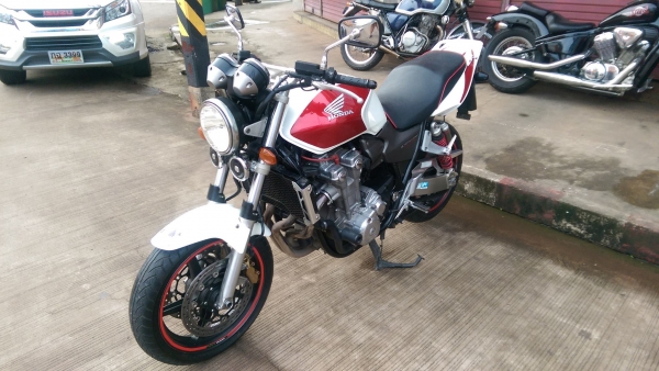 ขายคับ HONDA CB1300 ปี2005 หัวฉีด กุญแจชิฟ สีสวย ท่อแต่งสแตนเลสทั้งเส้น แฮนด์บาร์ กันล้ม อินวอยส์ สรรพสามิตร ราคา 149000 บาท ส่งได้ทั่วไทยคับ สนใจติดต่อ 081-0578282 FACEBOOK ชาญณรงค์ ป๊อป ชัยอมฤต ไอดีไลน์ POPBIGBIKESAKON คับ สนใจรถสวย ถูก ดี ต้อง POP BIGB