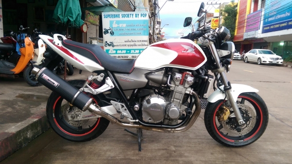 ขายคับ HONDA CB1300 ปี2005 หัวฉีด กุญแจชิฟ สีสวย ท่อแต่งสแตนเลสทั้งเส้น แฮนด์บาร์ กันล้ม อินวอยส์ สรรพสามิตร ราคา 149000 บาท ส่งได้ทั่วไทยคับ สนใจติดต่อ 081-0578282 FACEBOOK ชาญณรงค์ ป๊อป ชัยอมฤต ไอดีไลน์ POPBIGBIKESAKON คับ สนใจรถสวย ถูก ดี ต้อง POP BIGB