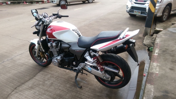 ขายคับ HONDA CB1300 ปี2005 หัวฉีด กุญแจชิฟ สีสวย ท่อแต่งสแตนเลสทั้งเส้น แฮนด์บาร์ กันล้ม อินวอยส์ สรรพสามิตร ราคา 149000 บาท ส่งได้ทั่วไทยคับ สนใจติดต่อ 081-0578282 FACEBOOK ชาญณรงค์ ป๊อป ชัยอมฤต ไอดีไลน์ POPBIGBIKESAKON คับ สนใจรถสวย ถูก ดี ต้อง POP BIGB