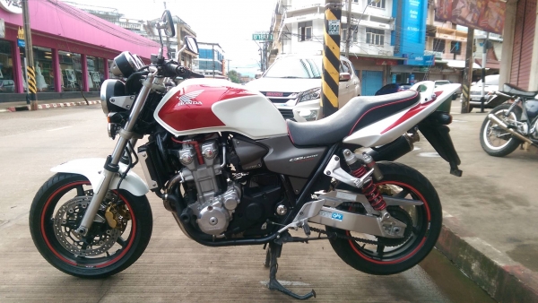 ขายคับ HONDA CB1300 ปี2005 หัวฉีด กุญแจชิฟ สีสวย ท่อแต่งสแตนเลสทั้งเส้น แฮนด์บาร์ กันล้ม อินวอยส์ สรรพสามิตร ราคา 149000 บาท ส่งได้ทั่วไทยคับ สนใจติดต่อ 081-0578282 FACEBOOK ชาญณรงค์ ป๊อป ชัยอมฤต ไอดีไลน์ POPBIGBIKESAKON คับ สนใจรถสวย ถูก ดี ต้อง POP BIGB