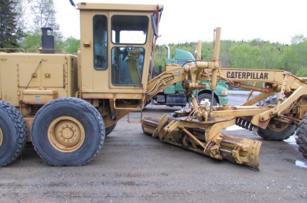 รถเกรด CAT 140G ซีเรียล 9,000 กว่า นำเข้าจาก อเมริกา สนใจโทร. 086-303-9797 กู๋อ๋า