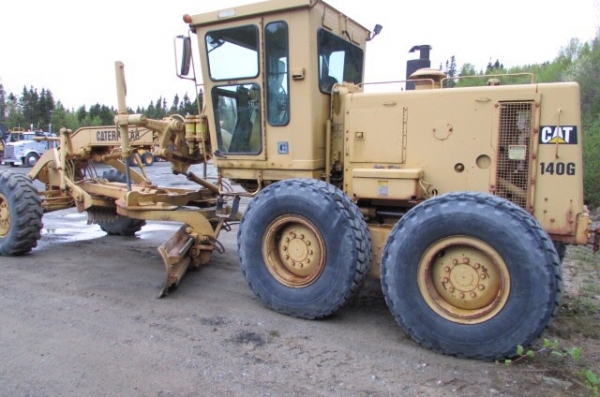 รถเกรด CAT 140G ซีเรียล 9,000 กว่า นำเข้าจาก อเมริกา สนใจโทร. 086-303-9797 กู๋อ๋า
