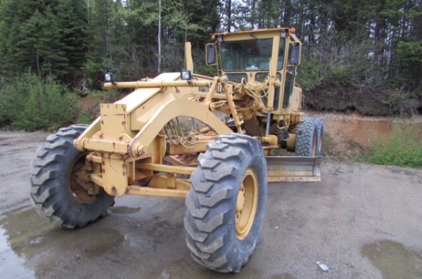 รถเกรด CAT 140G ซีเรียล 9,000 กว่า นำเข้าจาก อเมริกา สนใจโทร. 086-303-9797 กู๋อ๋า