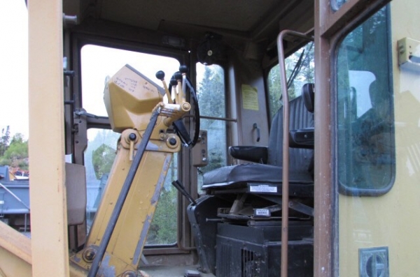 รถเกรด CAT 140G ซีเรียล 9,000 กว่า นำเข้าจาก อเมริกา สนใจโทร. 086-303-9797 กู๋อ๋า