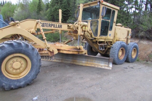 รถเกรด CAT 140G ซีเรียล 9,000 กว่า นำเข้าจาก อเมริกา สนใจโทร. 086-303-9797 กู๋อ๋า