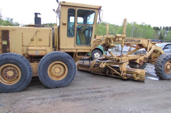 รถเกรด CAT 140G ซีเรียล 9,000 กว่า นำเข้าจาก อเมริกา สนใจโทร. 086-303-9797 กู๋อ๋า