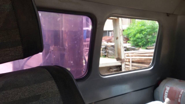 6 ล้อเครน 3 ตัน 195 แรง HINO FF3H กระบะเหล็กยาว 7 ม. รถพร้อมใช้ แต่สีไม่สวย ยาง 900-20