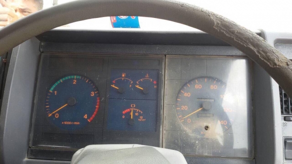 6 ล้อเครน 3 ตัน 195 แรง HINO FF3H กระบะเหล็กยาว 7 ม. รถพร้อมใช้ แต่สีไม่สวย ยาง 900-20