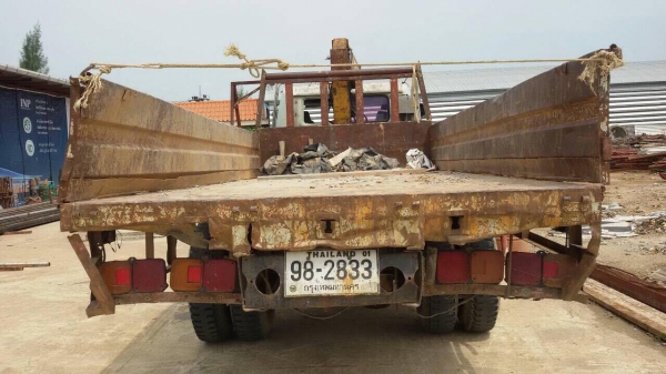 6 ล้อเครน 3 ตัน 195 แรง HINO FF3H กระบะเหล็กยาว 7 ม. รถพร้อมใช้ แต่สีไม่สวย ยาง 900-20