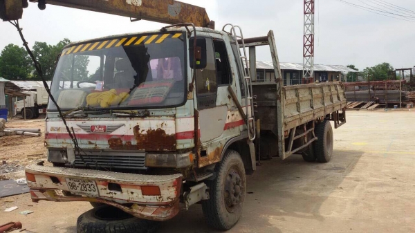 6 ล้อเครน 3 ตัน 195 แรง HINO FF3H กระบะเหล็กยาว 7 ม. รถพร้อมใช้ แต่สีไม่สวย ยาง 900-20