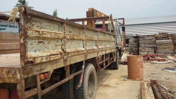 6 ล้อเครน 3 ตัน 195 แรง HINO FF3H กระบะเหล็กยาว 7 ม. รถพร้อมใช้ แต่สีไม่สวย ยาง 900-20