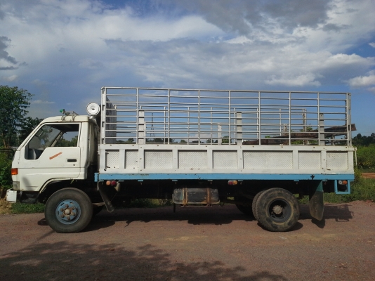 TOYOTA 6 ล้อ( เครื่อง15 B 120แรง) ช่วงล่างใหญ่ F หน้า-หลัง กะบะยาว 5เมตร พวงมาลัยพาว์เวอร์ เครื่องดี รถใช้งานอยู่ ตามสภาพ (เลขเครื่อง เลขครัทซีไม่ตรง) ***ครัทซีเดิมที่ลงในเล่มมีให้ ***ขาย 135,000 บาท (ศุภากร081-1903107 , 081-4252943