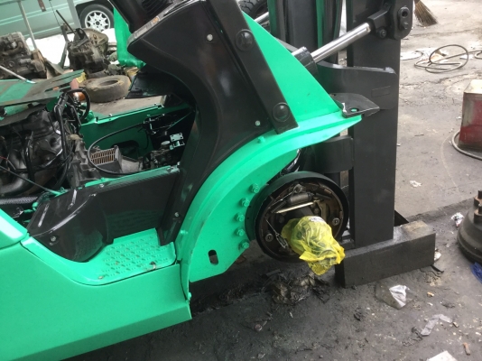 โฟล์คลิฟ มิตซูบิชิ แกรนเดีย 3ตัน เสา 4เมตร  ทำอย่างดีระบบใหม่หมดครับ