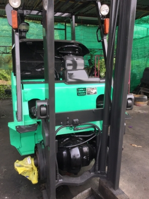 โฟล์คลิฟ มิตซูบิชิ แกรนเดีย 3ตัน เสา 4เมตร  ทำอย่างดีระบบใหม่หมดครับ