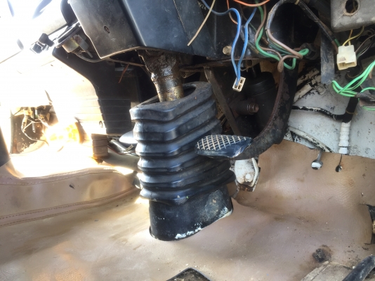 รถอีซูซุ 10 ล้อดั้ม FXZ  240 แรงม้า. ปี 34. , ( * หัว ขาว. )     สนใจติดต่อ  081 - 6079515