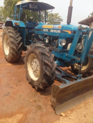 ขายรถไถFORD 2เพลา อุปกรณ์  2 ชิ้น ชุดดันหน้า ผาน3