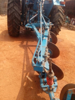 ขายรถไถFORD 2เพลา อุปกรณ์  2 ชิ้น ชุดดันหน้า ผาน3