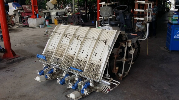 รถดำนานั่งขับ ISEKI  รุ่น PA500D-W เก่าญี่ปุ่น  ดำนา 5 แถว สภาพสวย เครื่องยนต์ติดง่าย