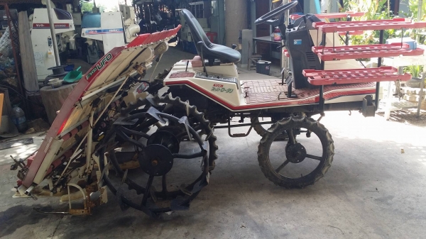 รถดำนานั่งขับ YANMAR รุ่น RR60 เก่าญี่ปุ่น  ดำนา 6 แถว  สภาพสวย เครื่องยนต์ติดง่าย