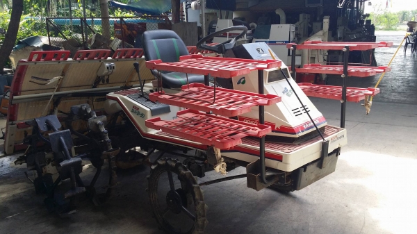 รถดำนานั่งขับ YANMAR รุ่น RR60 เก่าญี่ปุ่น  ดำนา 6 แถว  สภาพสวย เครื่องยนต์ติดง่าย